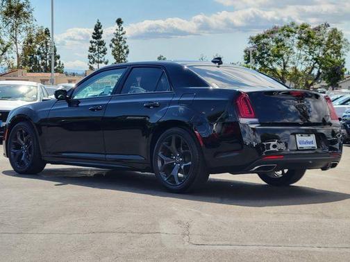 Gloss Black 2022 Chrysler 300 Touring L