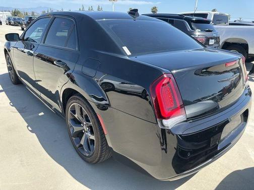 Gloss Black 2022 Chrysler 300 Touring L