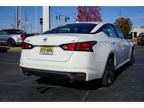 Photo 5 of 28 of 2021 Nissan Altima 2.5 SR