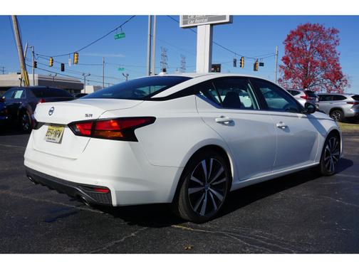 Photo 4 of 28 of 2021 Nissan Altima 2.5 SR