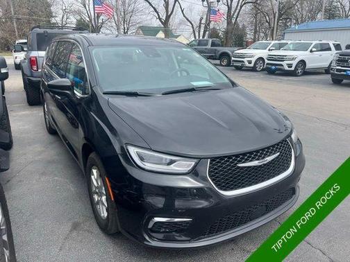 2023 Chrysler Pacifica Touring-L
