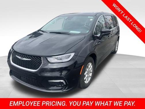2023 Chrysler Pacifica Touring-L