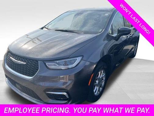 2023 Chrysler Pacifica Touring-L