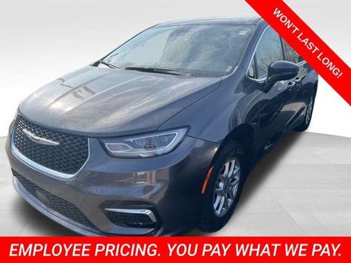 2023 Chrysler Pacifica Touring-L