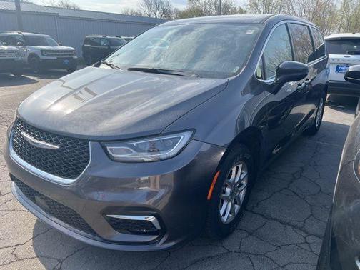 2023 Chrysler Pacifica Touring-L