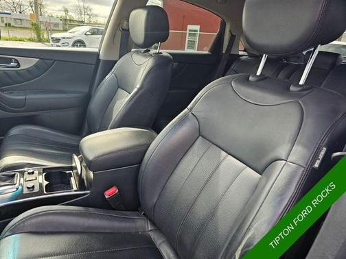 2017 INFINITI QX70 Base