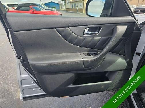 2017 INFINITI QX70 Base