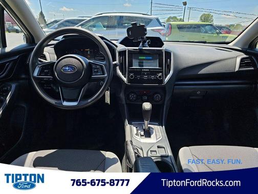 Crystal White Pearl 2019 Subaru Crosstrek 2.0i