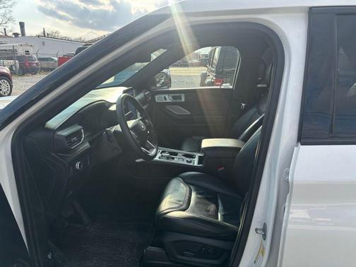 Star White 2022 Ford Explorer Platinum