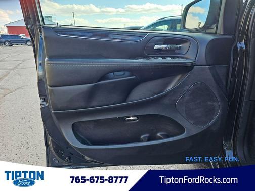 Brilliant Black Crystal Pearlcoat 2016 Dodge Grand Caravan AVP/SE