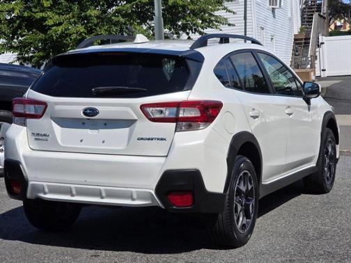 Crystal White Pearl 2019 Subaru Crosstrek 2.0i Premium