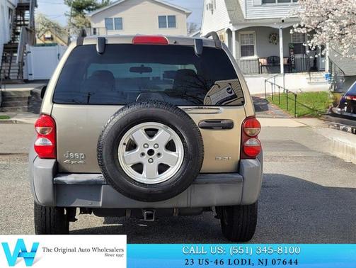 Light Khaki Metallic Clearcoat 2005 Jeep Liberty Sport