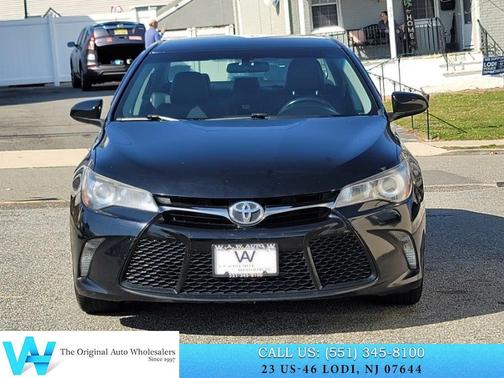 Midnight Black Metallic 2017 Toyota Camry SE