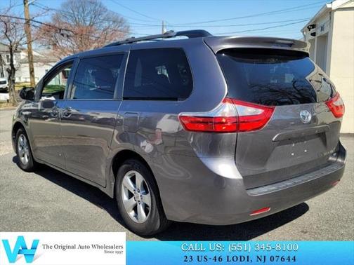 2017 Toyota Sienna LE