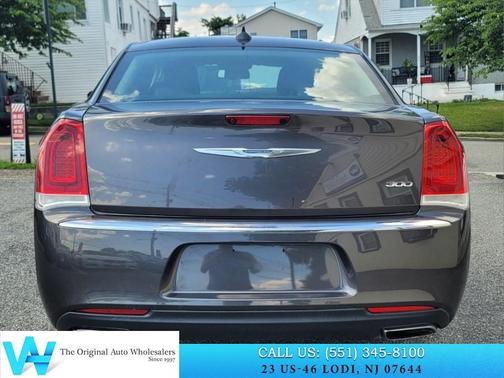 Granite Crystal Metallic Clearcoat 2017 Chrysler 300 Limited