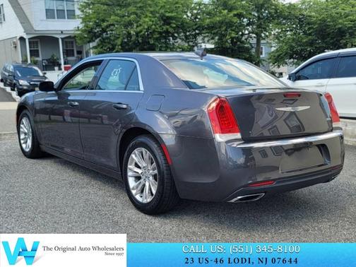 Granite Crystal Metallic Clearcoat 2017 Chrysler 300 Limited
