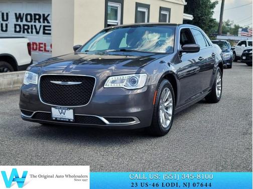 Granite Crystal Metallic Clearcoat 2017 Chrysler 300 Limited
