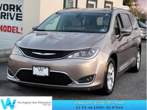 2017 Chrysler Pacifica Touring-L
