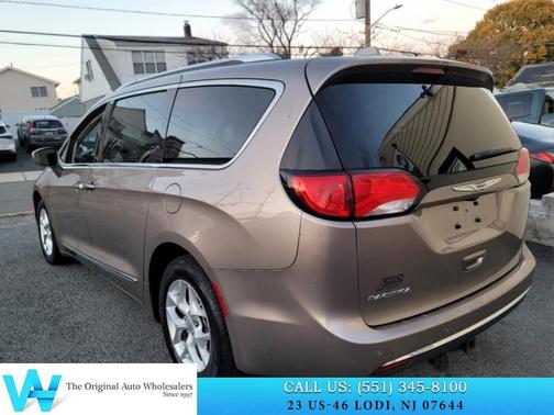 2017 Chrysler Pacifica Touring-L