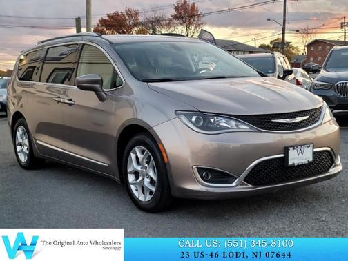 2017 Chrysler Pacifica Touring-L
