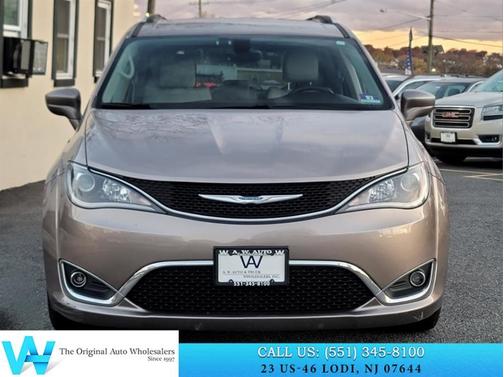 2017 Chrysler Pacifica Touring-L
