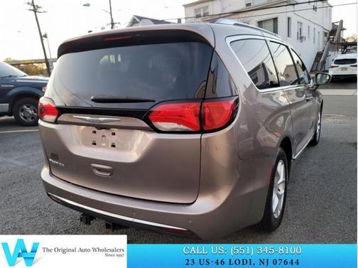 2017 Chrysler Pacifica Touring-L