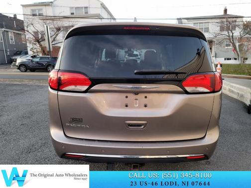 2017 Chrysler Pacifica Touring-L