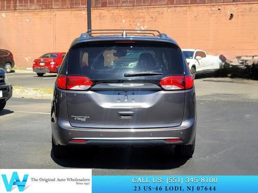 2017 Chrysler Pacifica Touring-L