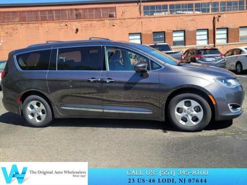 2017 Chrysler Pacifica Touring-L