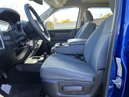 2018 RAM 2500 Tradesman Crew Cab 4x4 6'4' Box