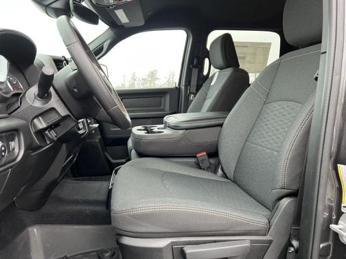 2026 RAM 2500 Black Express Crew Cab 4x4 6'4' Box