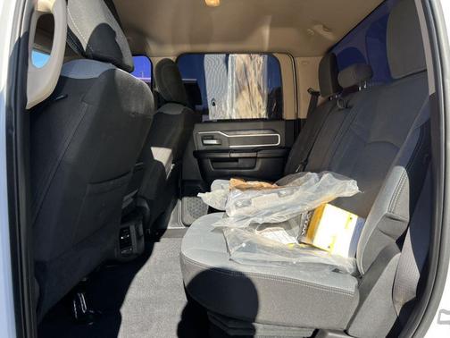 2019 RAM 2500 Big Horn Crew Cab 4x4 6'4' Box