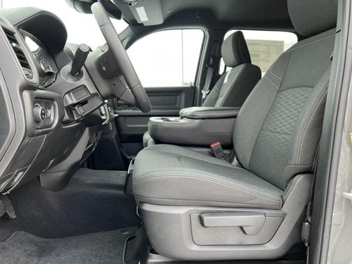 2026 RAM 2500 Tradesman Crew Cab 4x4 6'4' Box