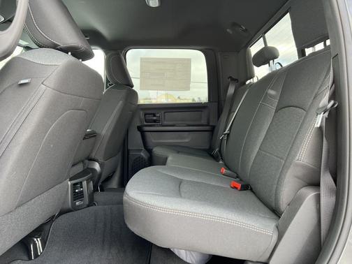 2026 RAM 2500 Tradesman Crew Cab 4x4 6'4' Box