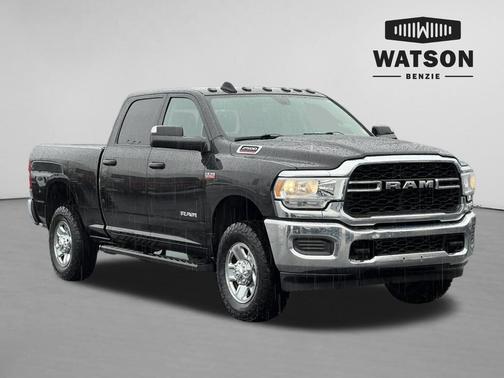 Diamond Black Crystal Pearlcoat 2019 RAM 2500 Tradesman Crew Cab 4x4 6'4' Box