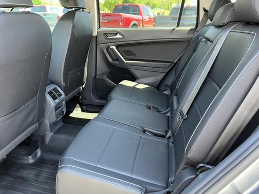 Platinum Gray Metallic 2021 Volkswagen Tiguan 2.0T SE 4MOTION