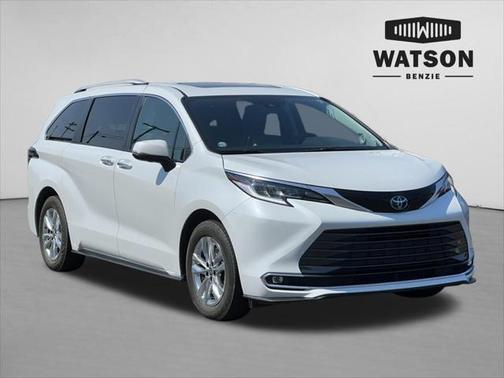 2022 Toyota Sienna Limited 7-Passenger
