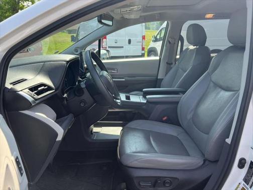 2022 Toyota Sienna Limited 7-Passenger