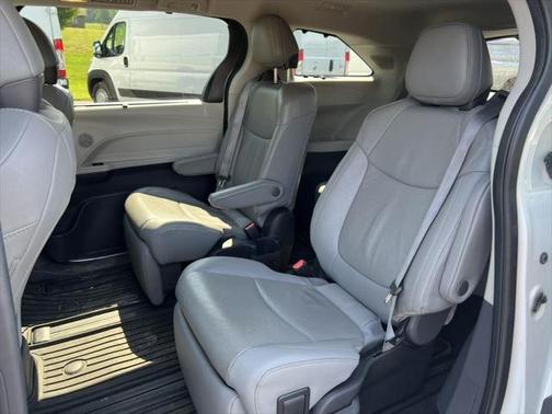 2022 Toyota Sienna Limited 7-Passenger