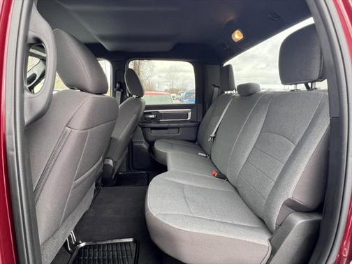 2024 RAM 1500 Classic Warlock Crew Cab 4x4 5'7' Box