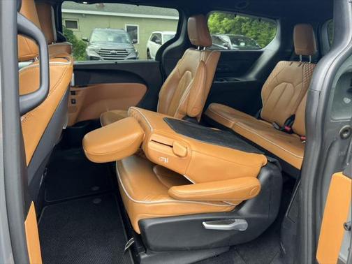 2022 Chrysler Pacifica L