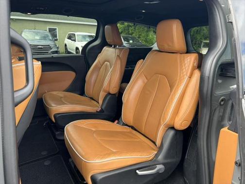 2022 Chrysler Pacifica L