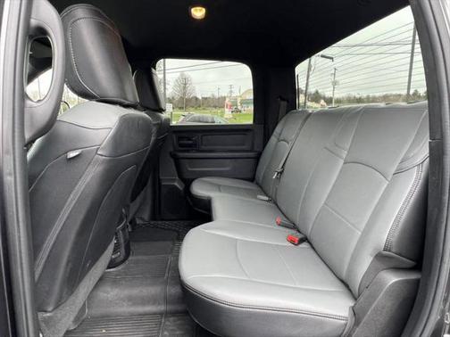 2022 RAM 2500 Tradesman Crew Cab 4x4 6'4' Box