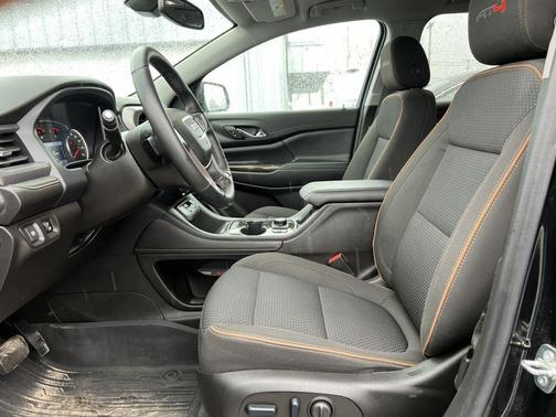 2023 GMC Acadia AWD AT4