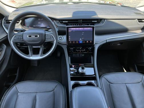 Diamond Black Crystal Pearlcoat 2023 Jeep Grand Cherokee Limited