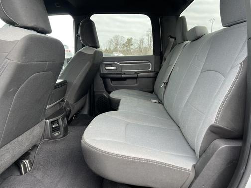 2022 RAM 2500 Big Horn Crew Cab 4x4 6'4' Box