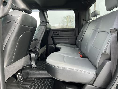 2024 RAM 3500 Tradesman Crew Cab 4x4 6'4' Box