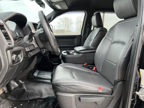 2024 RAM 3500 Tradesman Crew Cab 4x4 6'4' Box