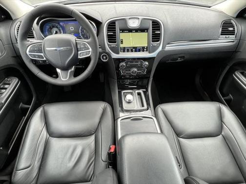 2023 Chrysler 300 Touring