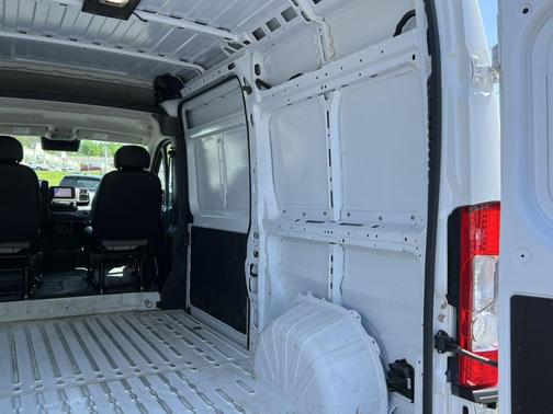Bright White Clearcoat 2025 RAM ProMaster 2500 Tradesman